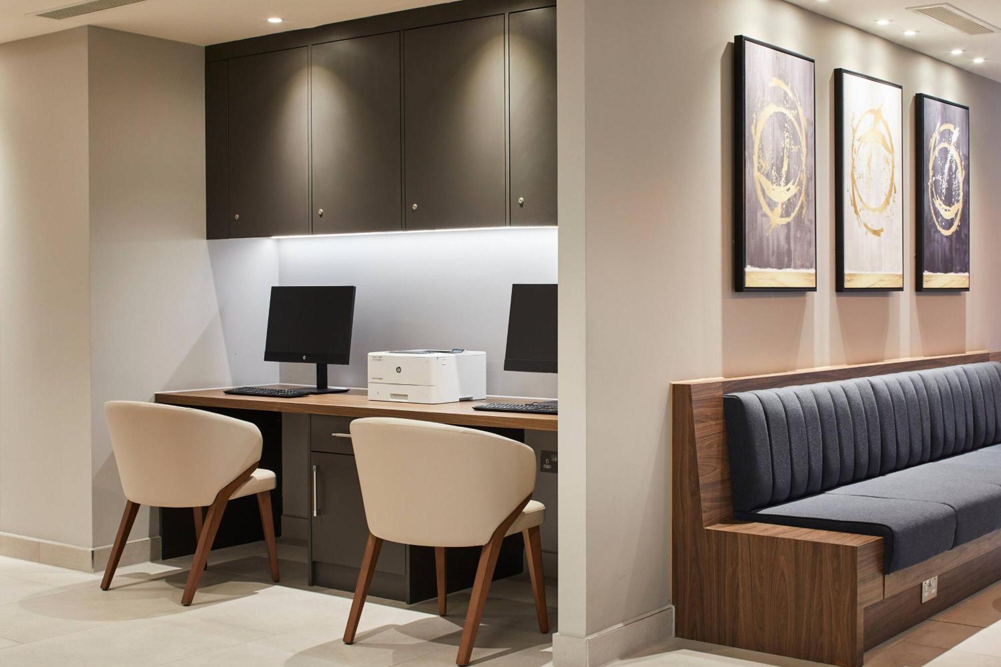 Hotel Courtyard By Marriott London Heathrow Airport Harlington  Exterior foto
