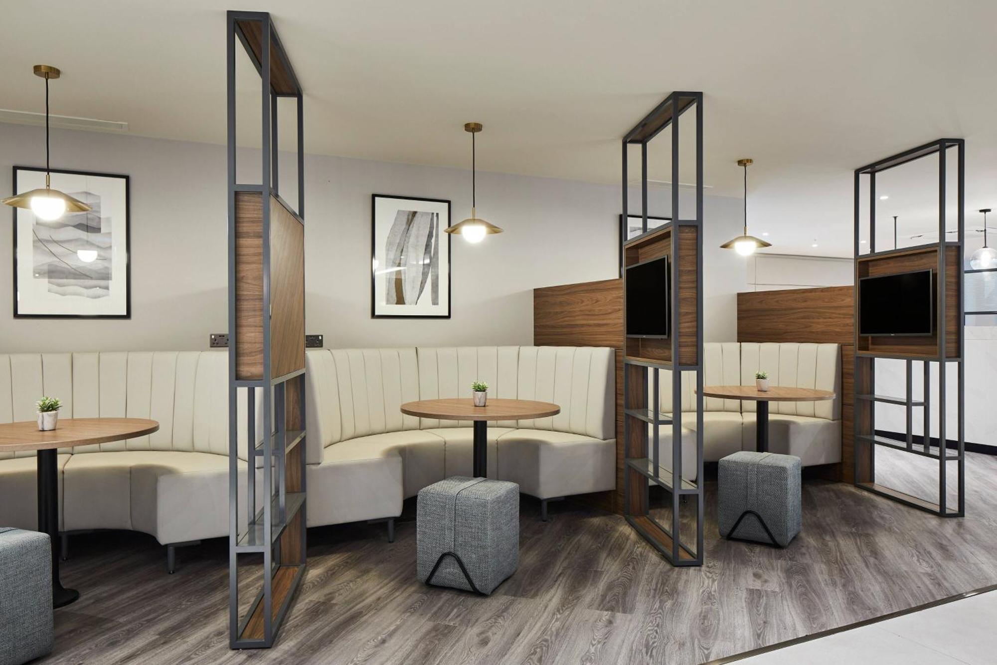 Hotel Courtyard By Marriott London Heathrow Airport Harlington  Exterior foto