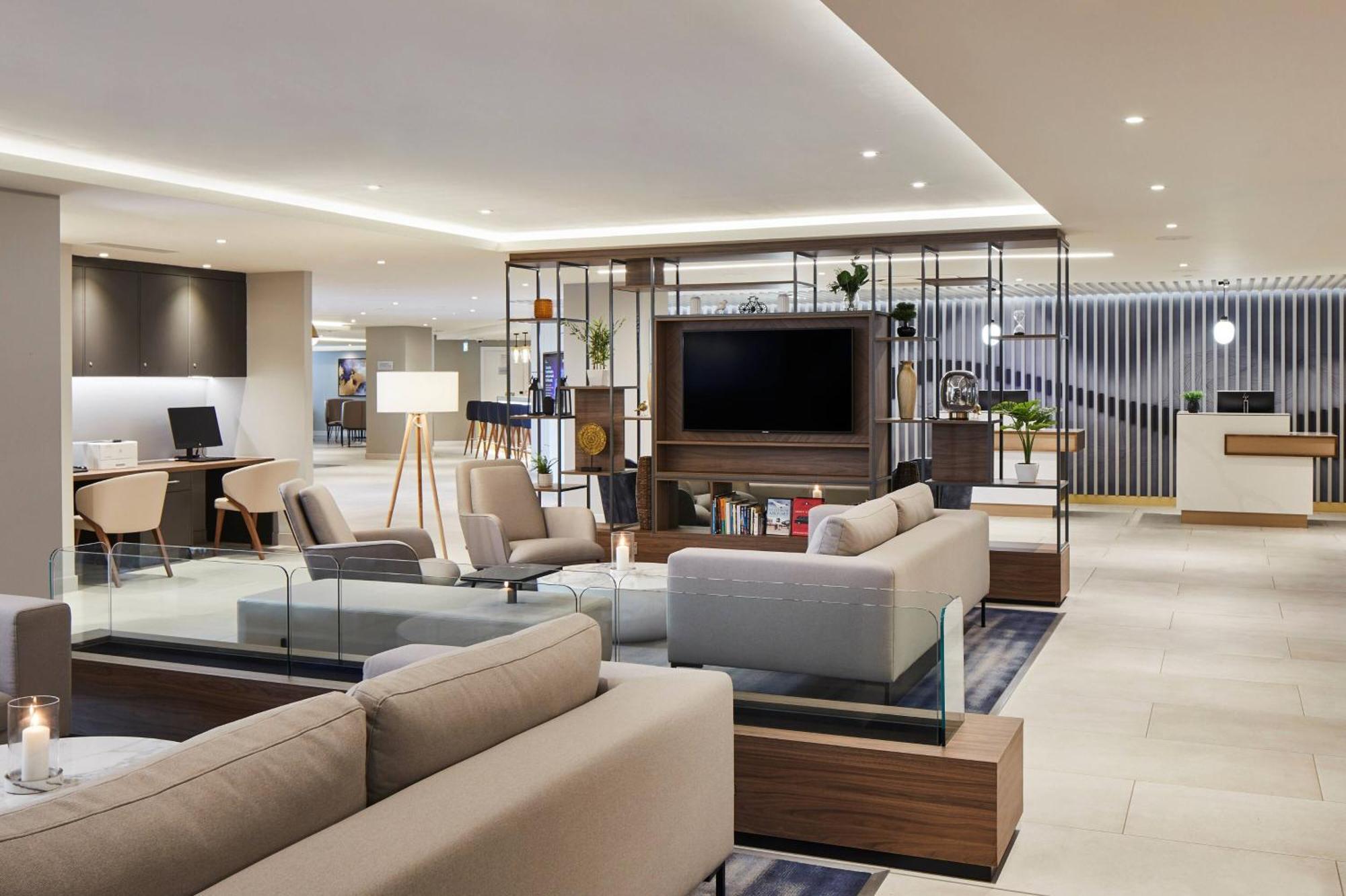 Hotel Courtyard By Marriott London Heathrow Airport Harlington  Exterior foto