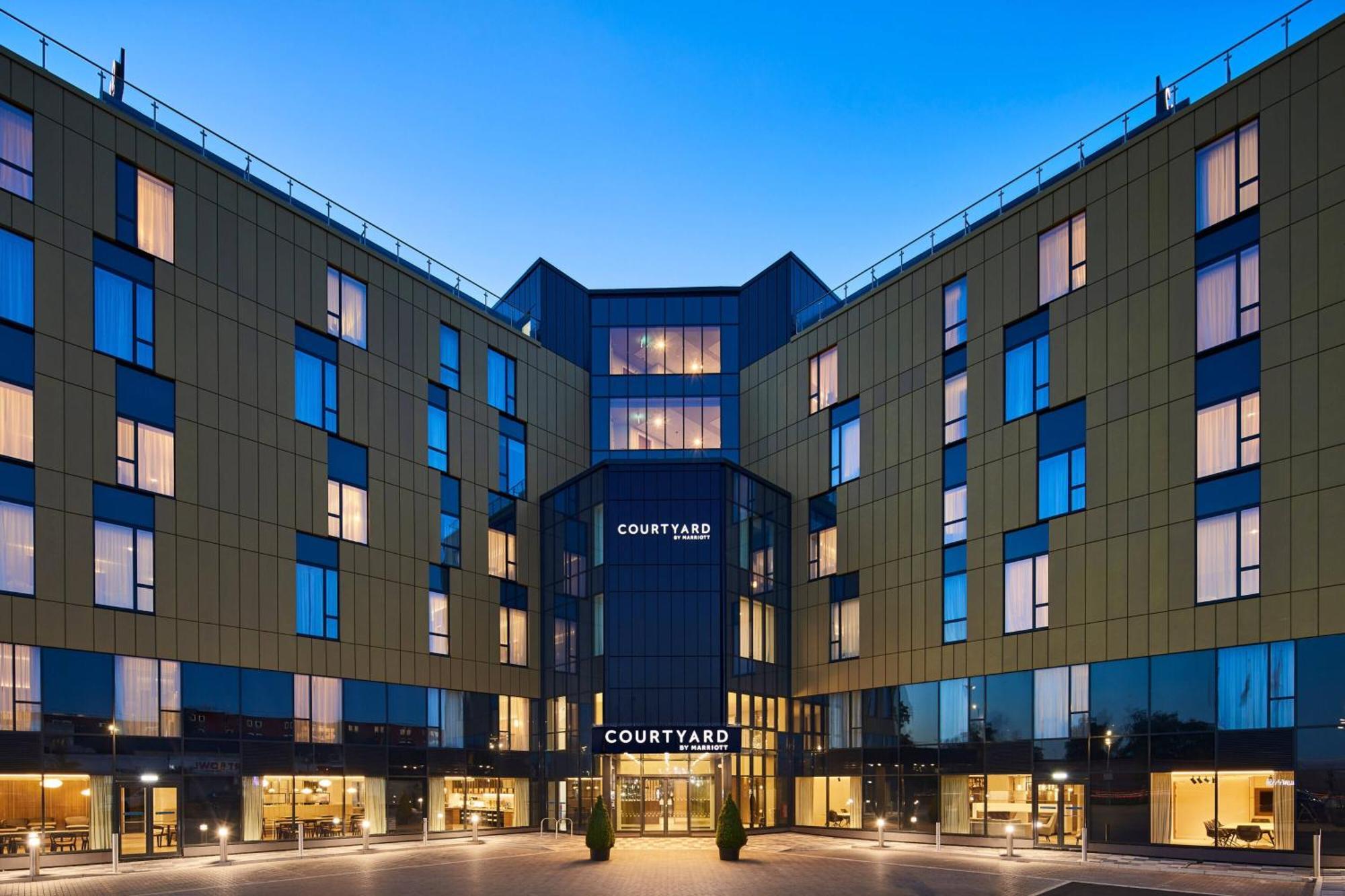 Hotel Courtyard By Marriott London Heathrow Airport Harlington  Exterior foto